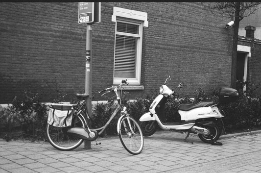 Electric Bike vs. Electric Scooter: What Are the Differences?